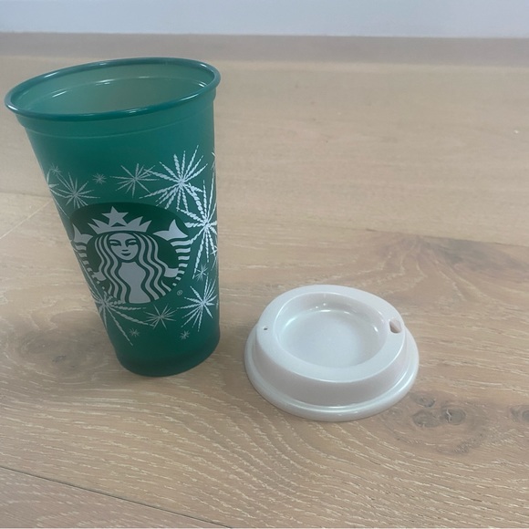 ⭐️Starbucks⭐️reusable colour-changing green cup - Picture 5 of 8